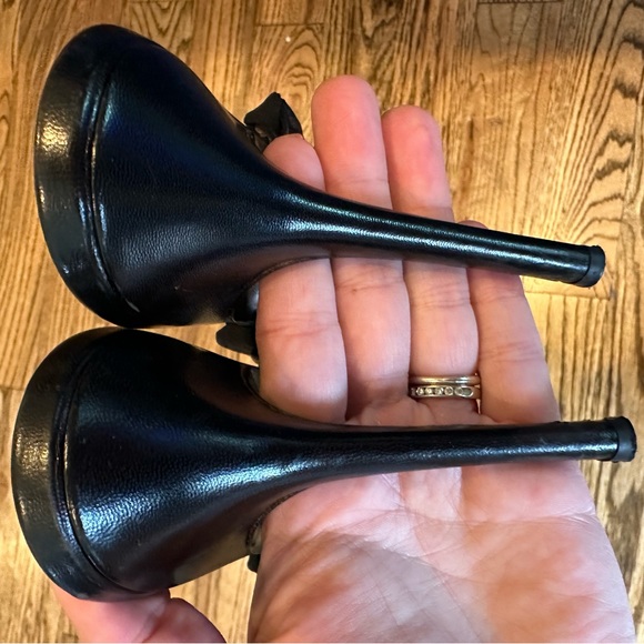 BCBG MaxAzria MaryG Tie up Heels - Picture 5 of 6